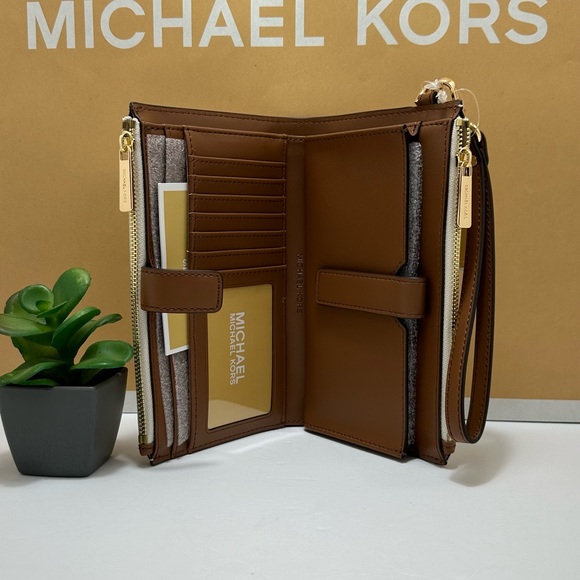 Michael Kors Wallet - Picture 7 of 7